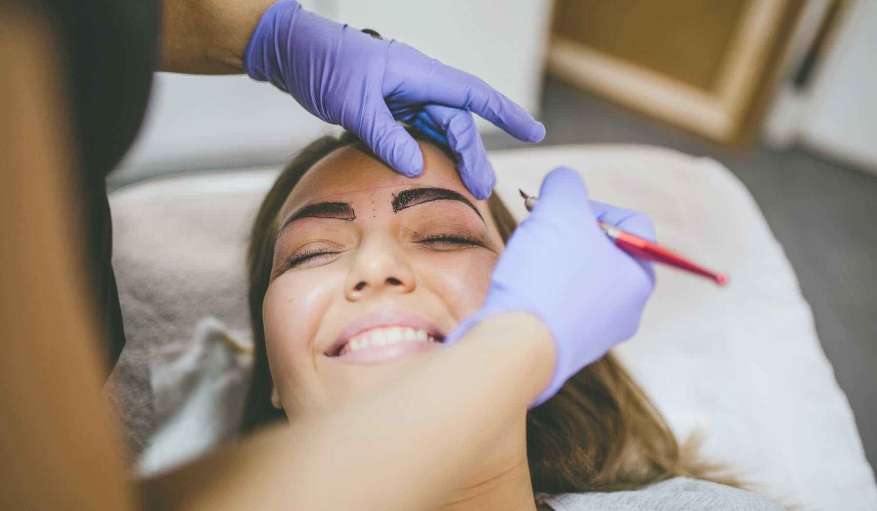 Brow Bliss in Köln: Erleben Sie die Kunstfertigkeit des Microblading