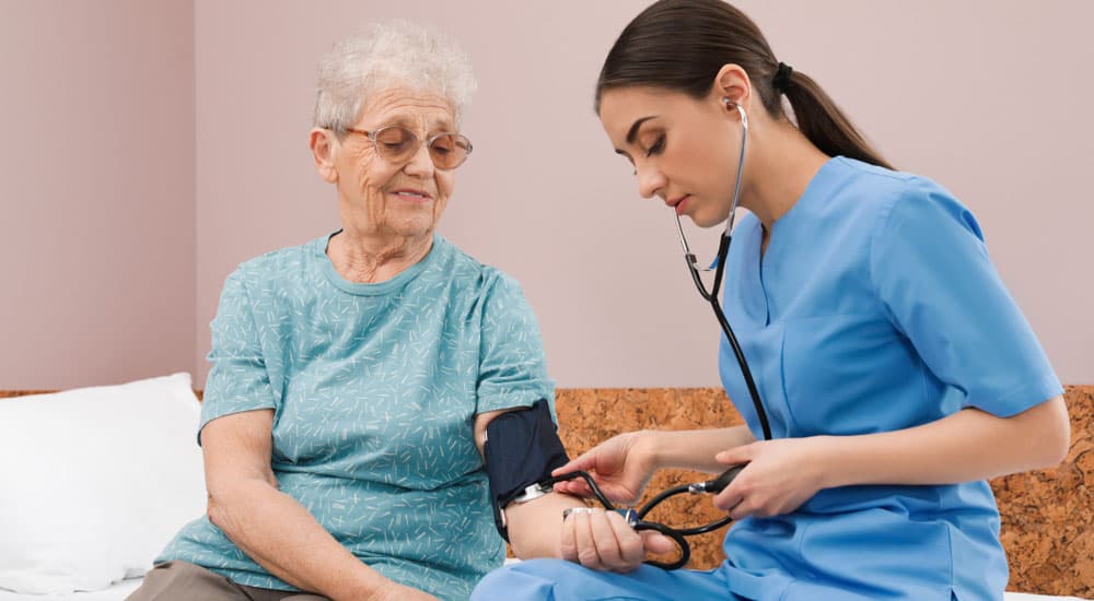 Pflegedienst und Ergotherapie: Förderung der Selbstständigkeit im Alltag