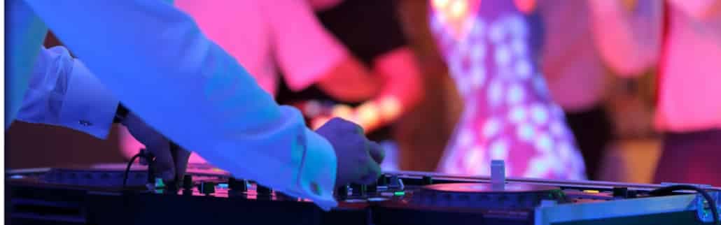 Entfalten Sie die Kraft der Musik mit einem professionellen Hochzeits-DJ