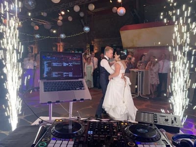 DJ Hochzeit buchen: Worauf Sie achten sollten