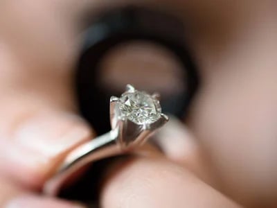 So kaufen Sie einen Diamanten online