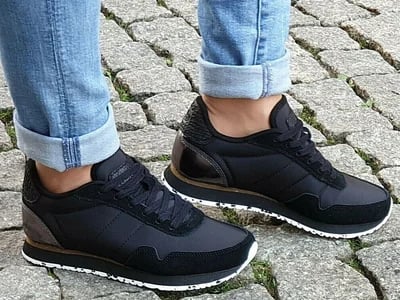 Entdecke vielseitige Kinderstiefel und modische Sneaker bei Sneaker4Kids – die perfekte Kombination aus Stil und Funktionalität!