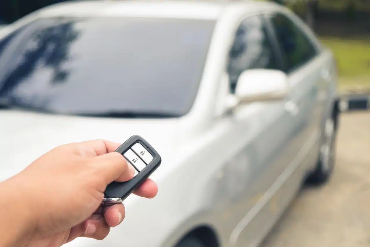 Mr Key bietet hochwertige Autoschlüssel mit Batterien und Programmieranleitung