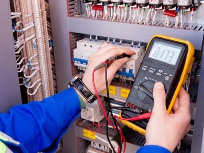 Notfall Elektriker in der Nähe – Ihre Rettung bei nächtlichen Stromproblemen