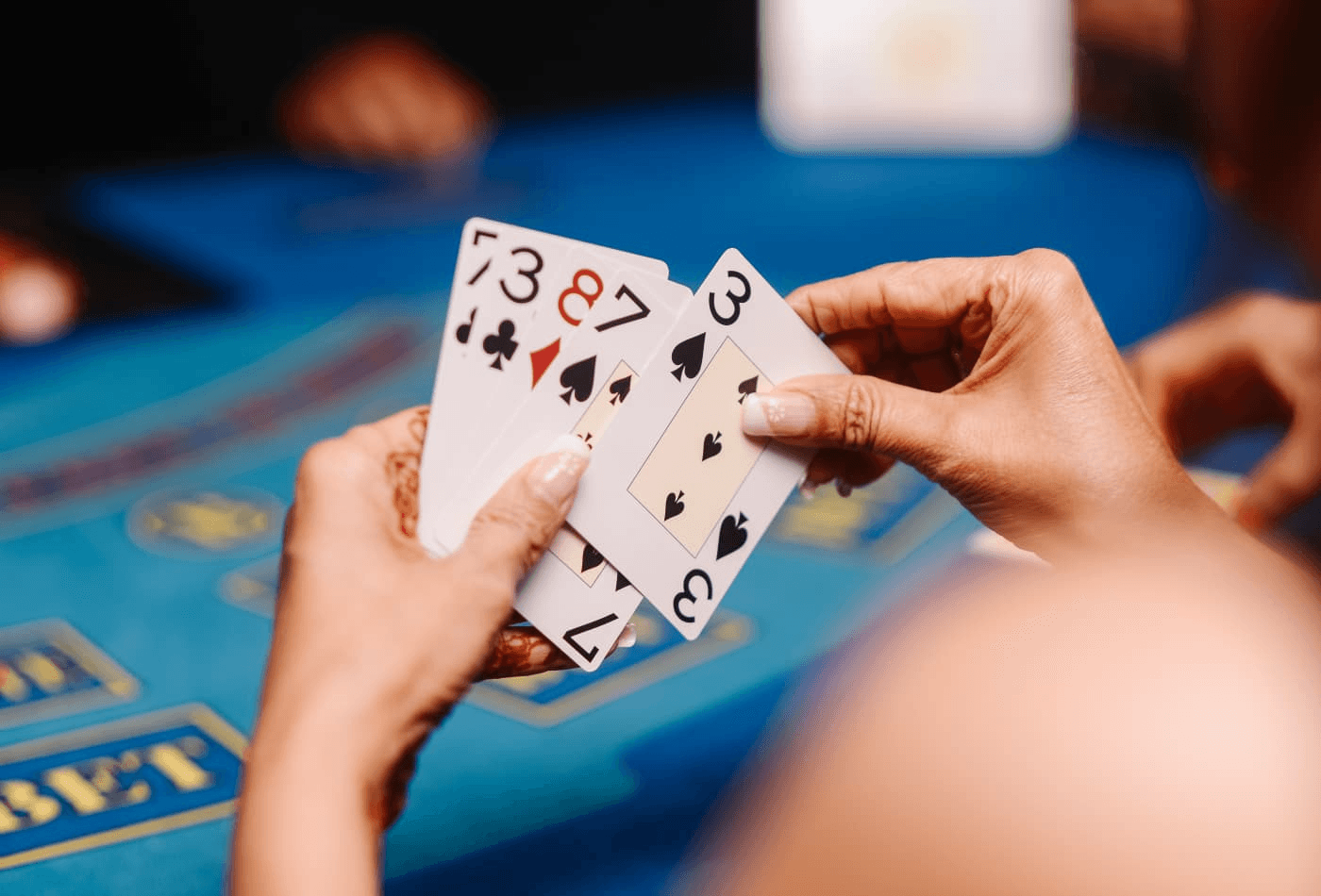 Strategic Moves in Casino Card Games: When to Hit, Stand, Fold, or Raise – 8Xbet Guide
