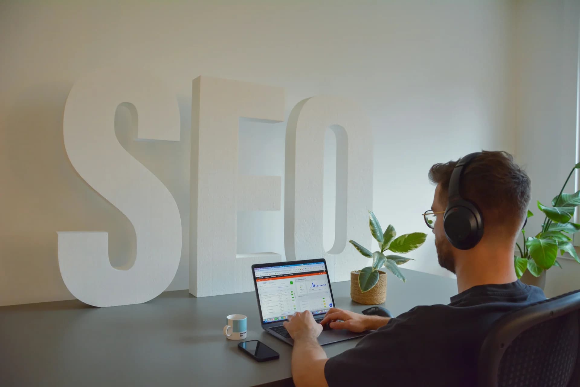 Mehr Kundenanfragen durch modernes Marketing und SEO-optimierte Website