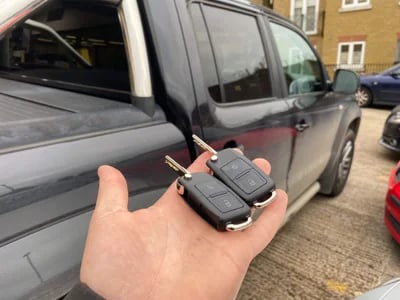 Mr Key bietet hochwertige Autoschlüssel mit Batterien und Programmieranleitung