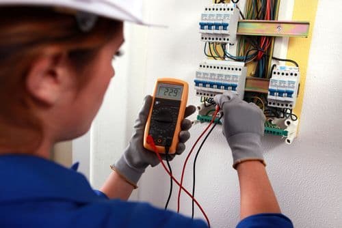 Gewerbliche Elektriker können Unternehmen Geld sparen