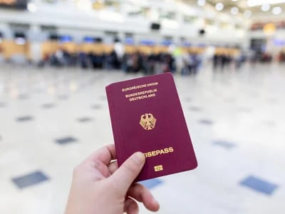 Schauen Sie sich die neue Passkarte an, die billiger ist als ein echter Pass