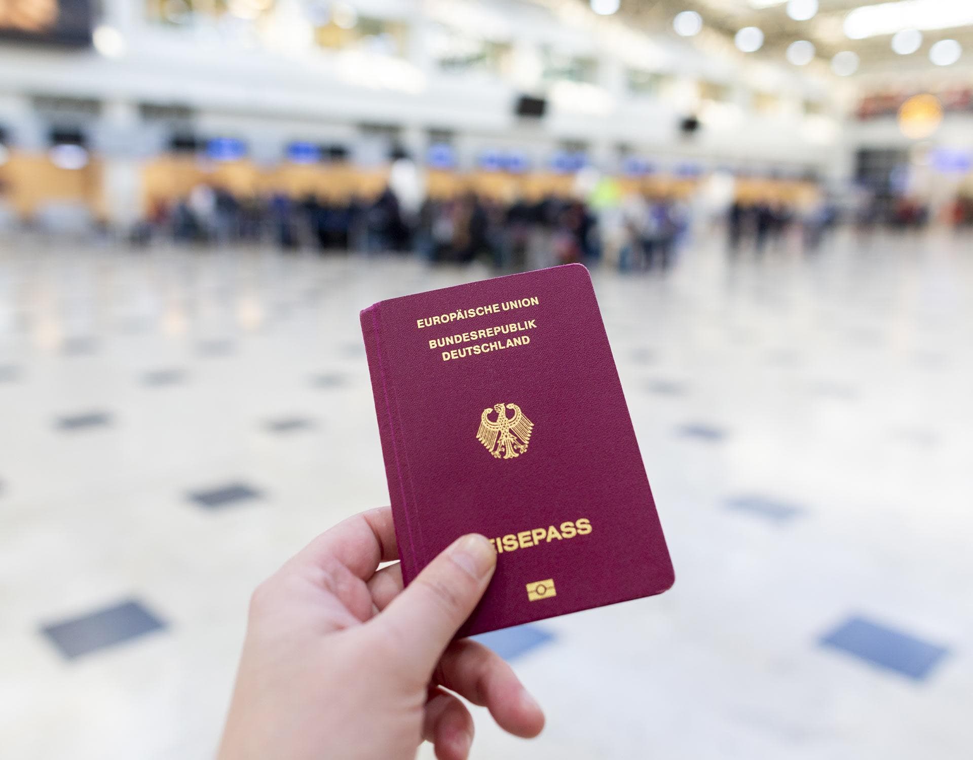Schauen Sie sich die neue Passkarte an, die billiger ist als ein echter Pass