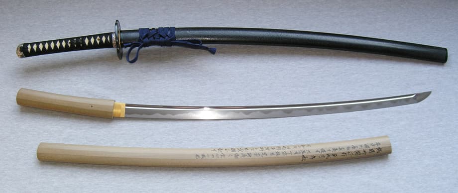 Himmlische Harmonie: Maßgeschneidertes Katana mit himmlischen Motiven