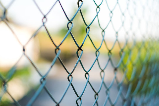 Doppelter Maschendrahtzaun zum Schutz der Tierwelt: Sicherheit und Natur in Einklang bringen