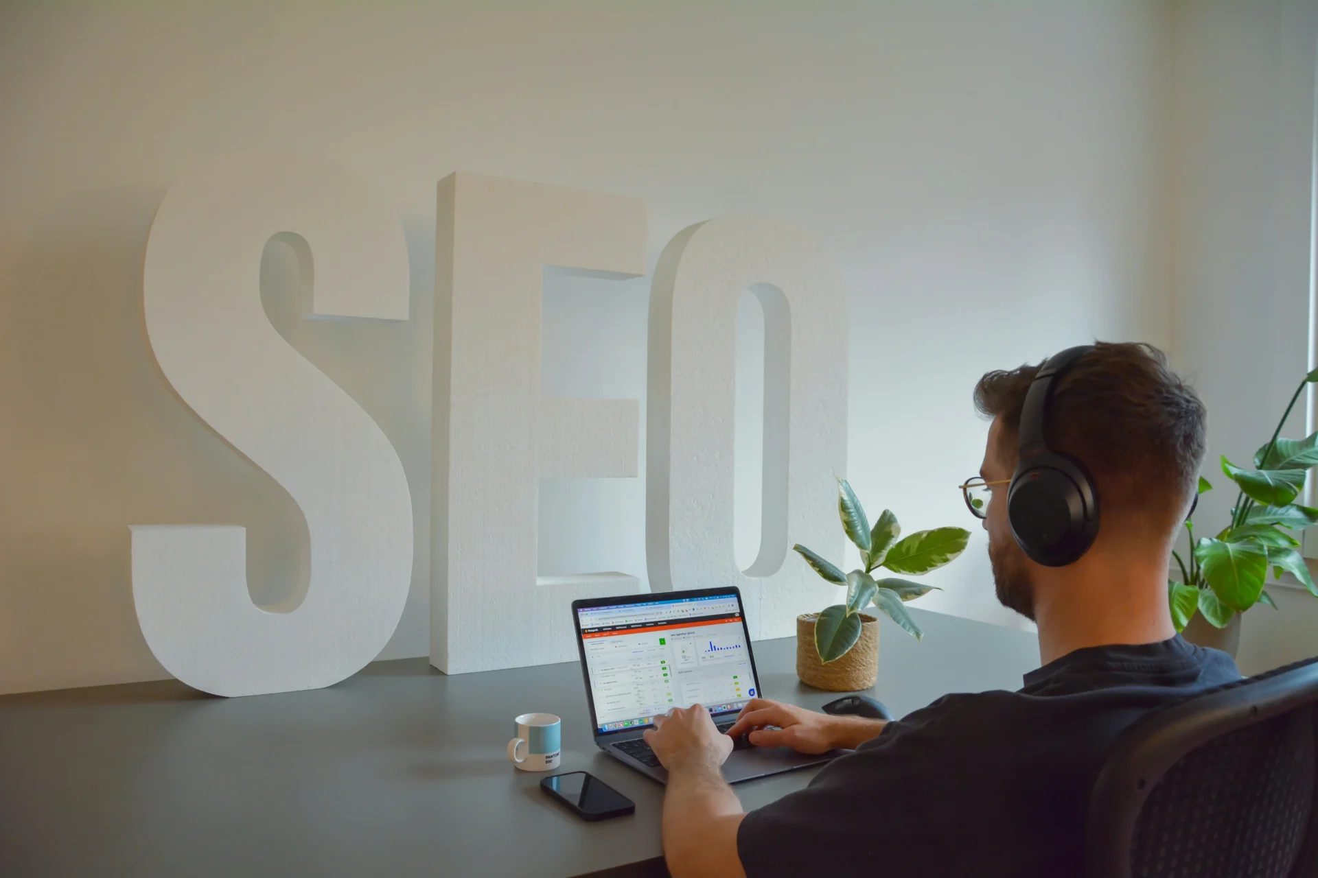 Mehr Kundenanfragen durch modernes Marketing und SEO-optimierte Website