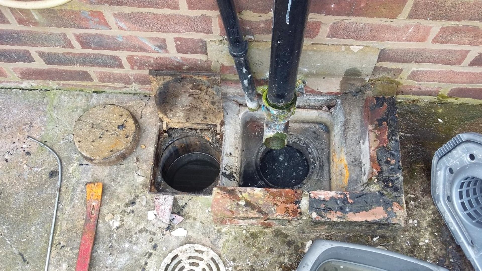 Abfluss Verstopft Solingen: Was tun, wenn das Wasser nicht abläuft?