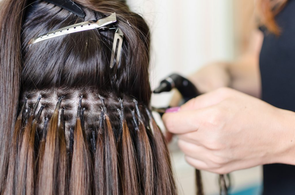 Tape Extensions Trends: Neue Styles für lange Haare