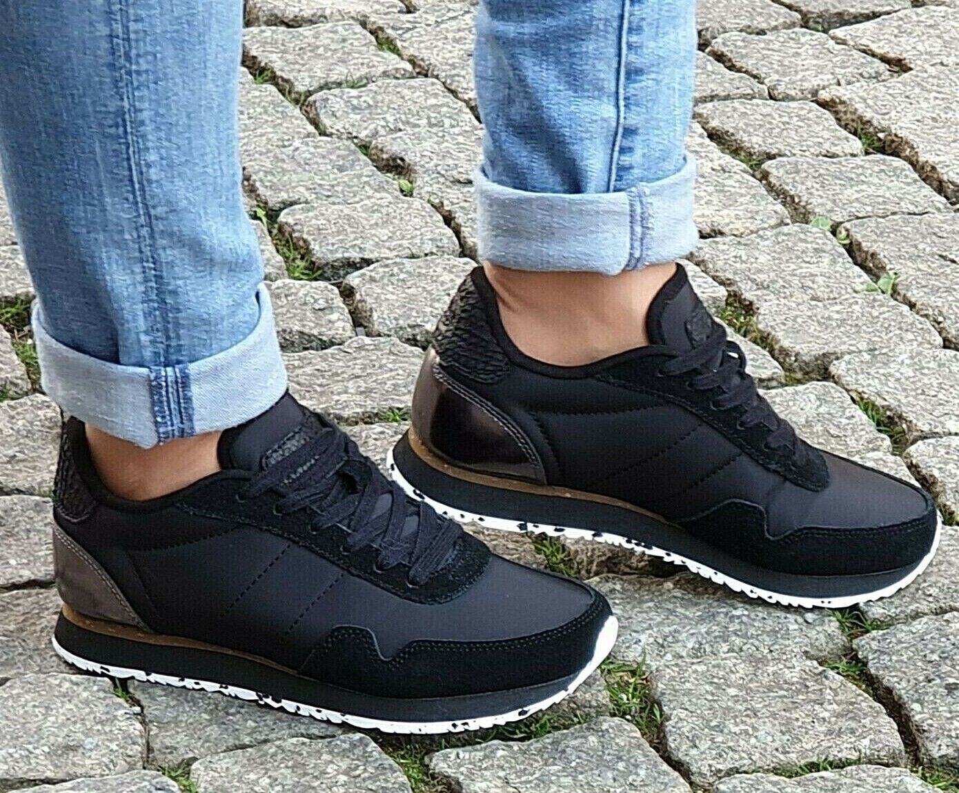 Entdecke vielseitige Kinderstiefel und modische Sneaker bei Sneaker4Kids – die perfekte Kombination aus Stil und Funktionalität!