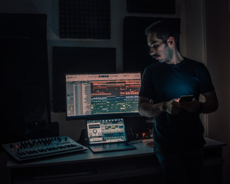 photo-1610716632061-f76783ec35c9