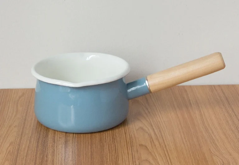 Enamel-Saucepan-Cooking-Pots-with-Wood-Handle